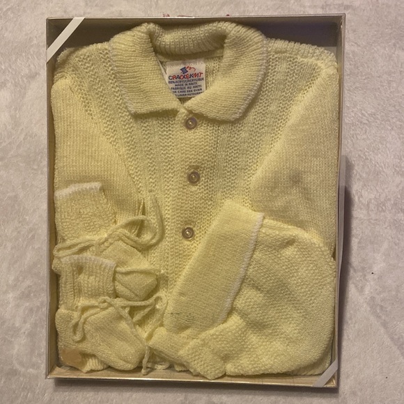 NWT VINTAGE Cradle Knit Yellow Infant Baby Sweater Hat & Bootie Set - Picture 6 of 6